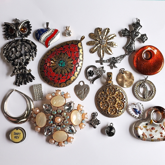 Jewelry - Lot of 20 Assorted Pendants